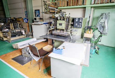 画像：アップダウン箔押し機導入